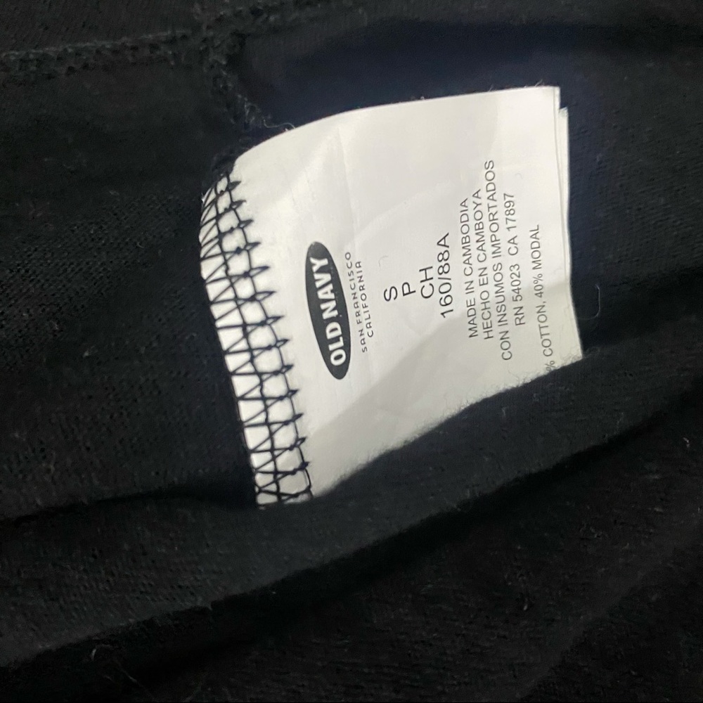 Old navy Relaxed Fit Round Neck Black Tee - Picture 8 of 8